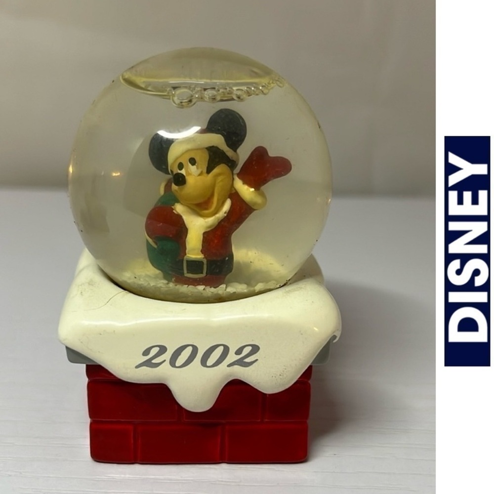 Mickey Mouse Vintage 2002 Collector’s Tiny Santa Mickey Snow Globe